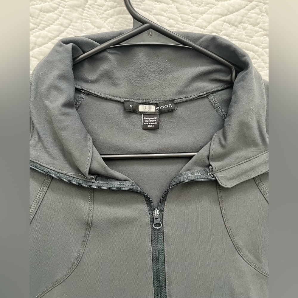 Soon Mternity Active Maternity Top - Picture 3 of 10